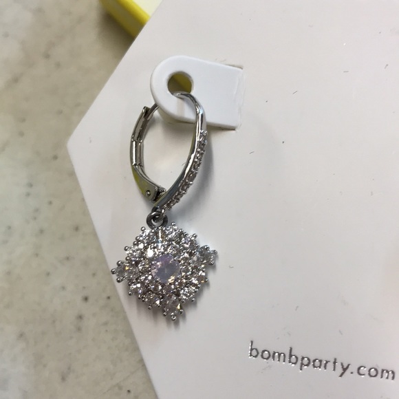 Earrings. - Picture 2 of 2